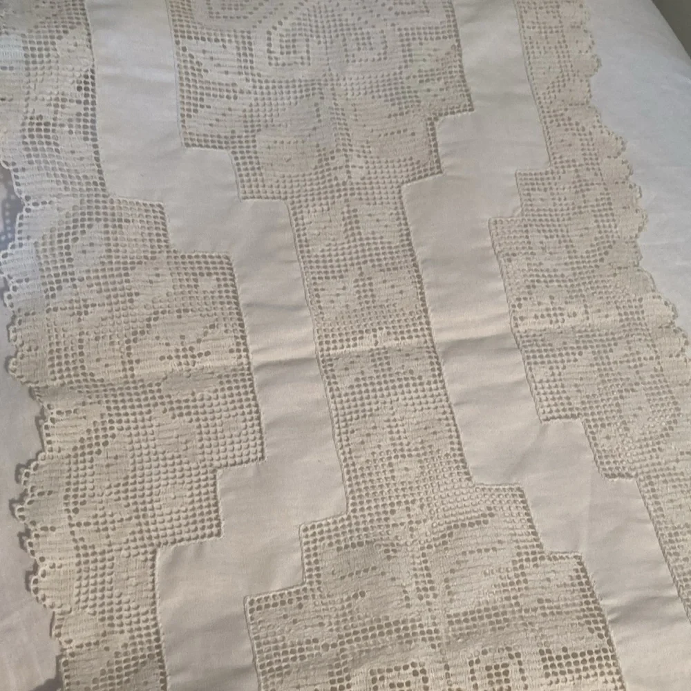 Bundle of (18)lace table runners (4) embroidery beautiful Victorian romantic